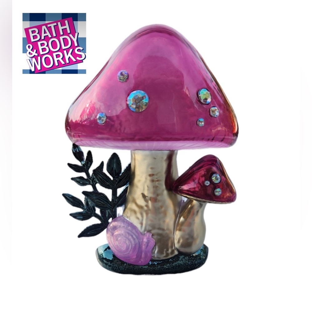 B&BW Mushroom with Snail Wallflower plug
